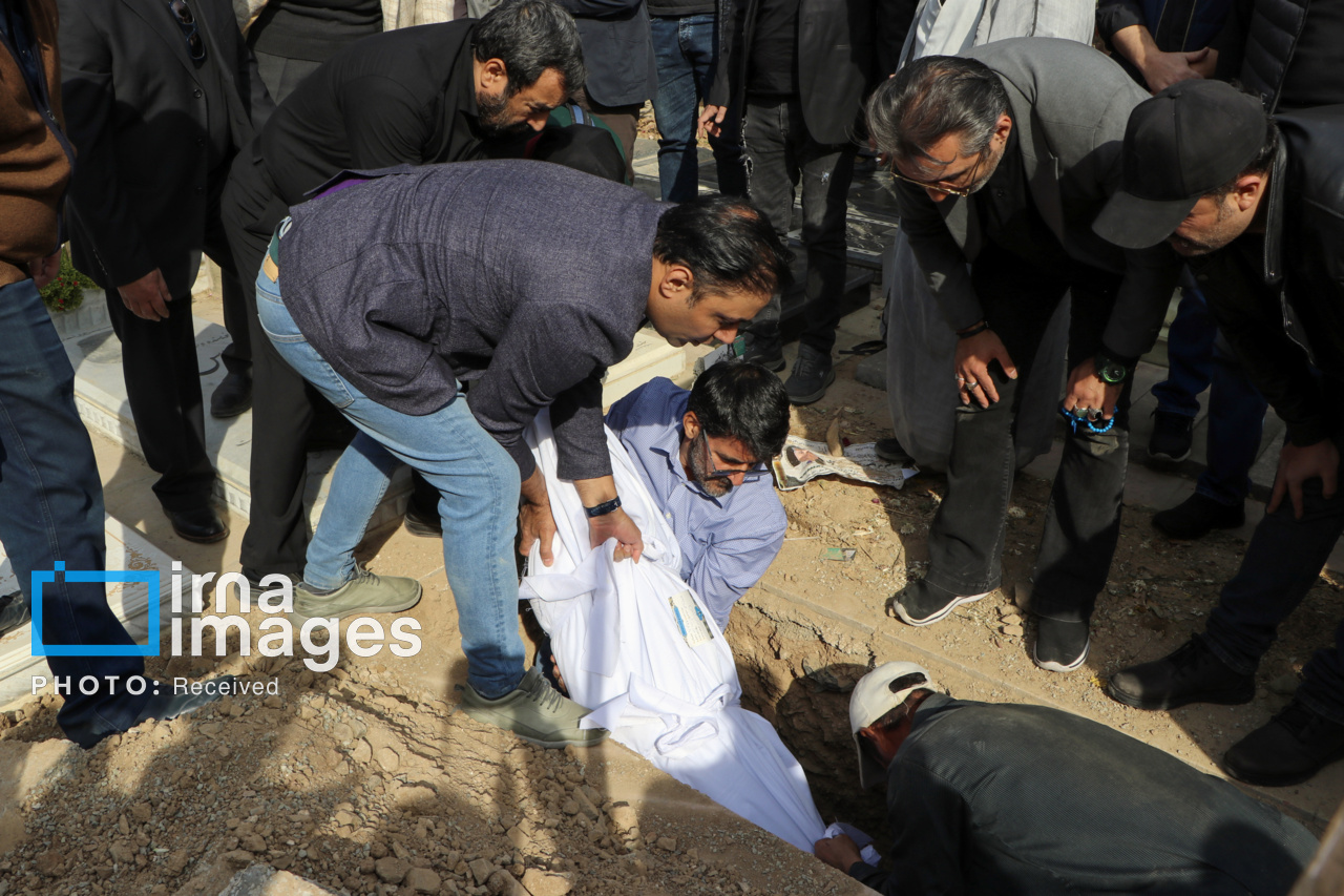 تشییع پیکر «همایون ارشادی» در کرج