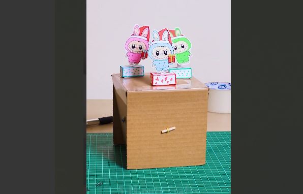 جعبه جادویی پرشی با عروسک‌های بامزه