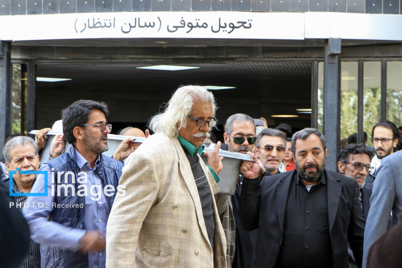 تشییع پیکر «همایون ارشادی» در کرج