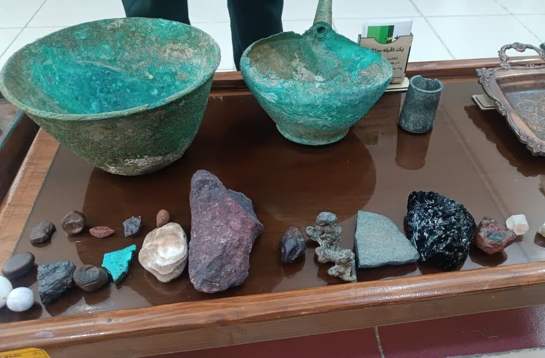 کشف ۹۱ اثر تاریخی از منزل حفاران غیرمجاز در گلباف کرمان