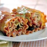 رولهای لازانیای سوخاری با مرغ سسدار، محبوب دل پیر و جوان