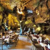 رستوران عجیب در دل کوه!