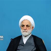 کسی که با آگاهی به معیشت مردم فشار می‌آورد عامل دشمن است