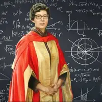 اولین زن استاد فیزیک در بریتانیا و حامی بازگشت زنان به کار پژوهشی