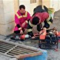 رهایی پای دانشآموز از پل فلزی در حیاط مدرسهای در ایلام