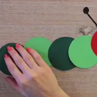 کاردستی کرم با کاغذهای شاد