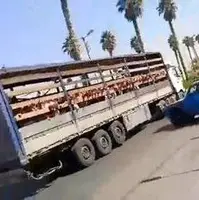 جابجایی عجیب دانشآموزان یک مدرسه با کامیون!