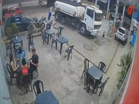 یک بی احتیاطی کوچک پمپ بنزین را به آتش کشید !