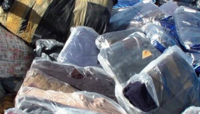 کشف البسه خارجی قاچاق به ارزش ۶ میلیارد ریال در بستان‌آباد 