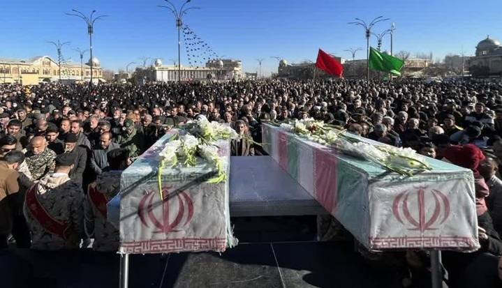 پیکر مطهر ۱۰ شهید گمنام در اصفهان تشییع میشود