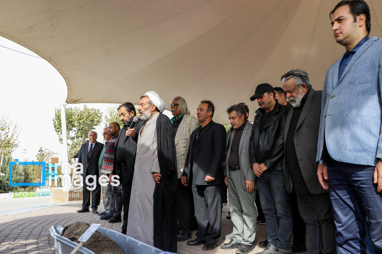 تشییع پیکر «همایون ارشادی» در کرج