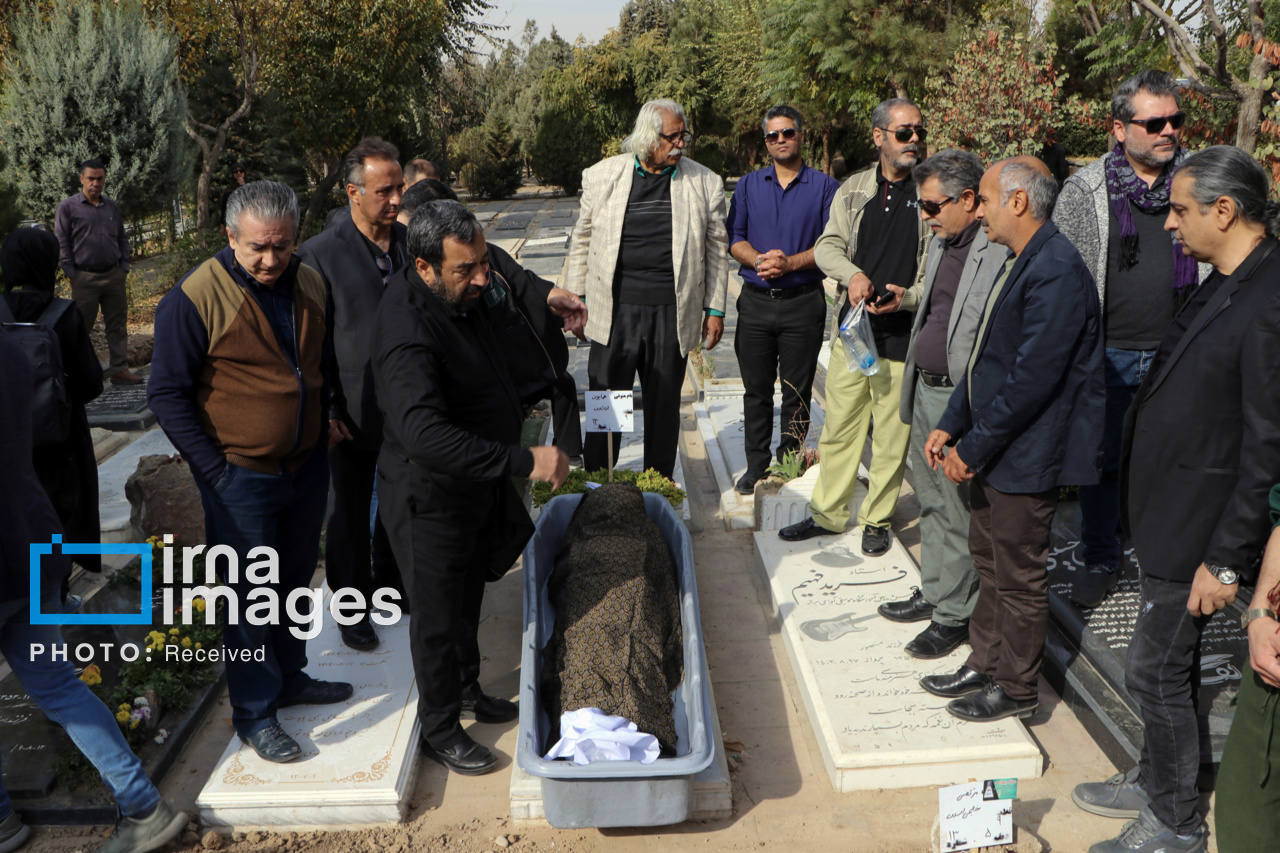 تشییع پیکر «همایون ارشادی» در کرج