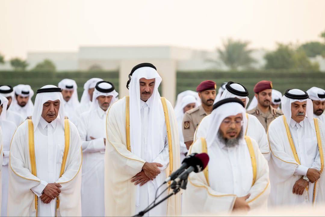 عکس/ شرکت امیر قطر در نماز باران