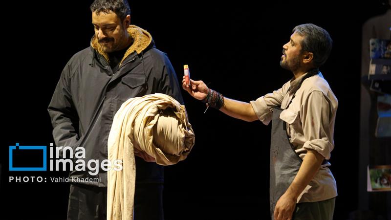 مدیرکل دفتر هنرهای نمایشی: تئاتر ظرفیتی برای احیای ارزش‌های فرهنگی است