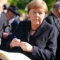 مرکل در کنار قاتلان؛ دریافت پاداش و بازدید از مرز غزه