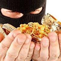 دستبند پلیس، چیزی بود که از سرقت طلا به دست سارق ایوانی رسید
