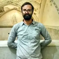 یک نفر اینجا خودش را کشت