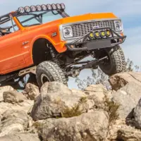 ویدئویی دیدنی از صخره نوردی «شورولت بلیزر» کلاسیک