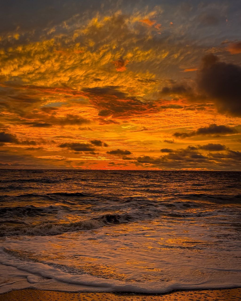 تصاویری زیبا از هم‌نشینی ابر و دریا در فلوریدای آمریکا