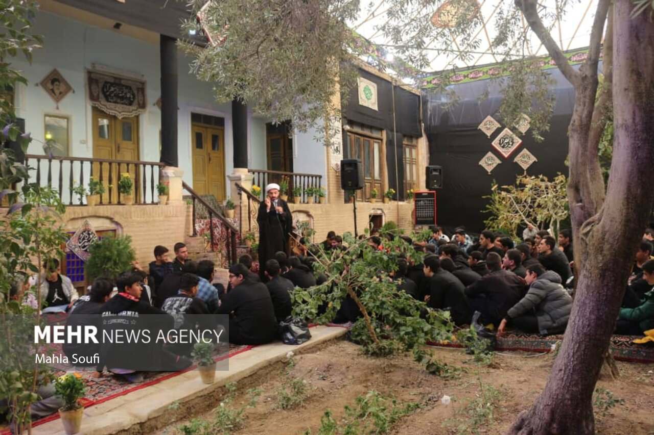  آیین عزاداری سنتی و مذهبی سمنوپزان خیمه مادری در ساوه