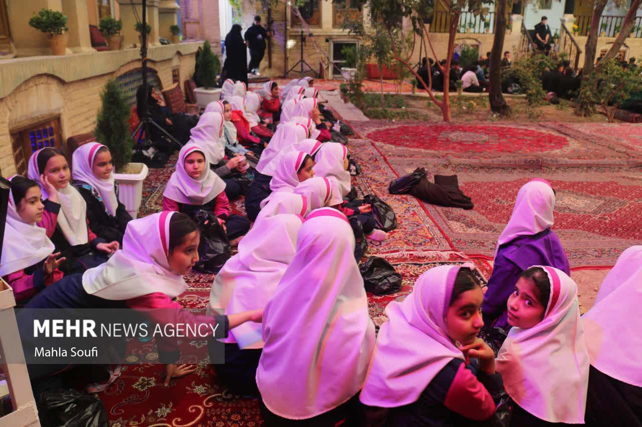  آیین عزاداری سنتی و مذهبی سمنوپزان خیمه مادری در ساوه