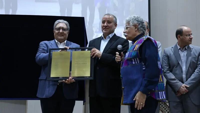 سند و تمبر نشان جغرافیایی ثبت جهانی زعفران قاین رونمایی شد