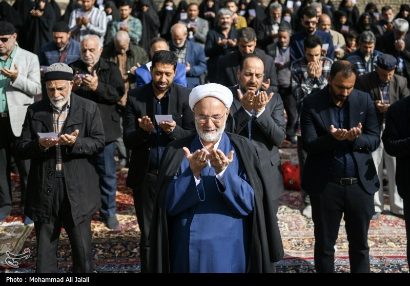 عکس/ اقامه نماز طلب باران در روستای فردو - قم