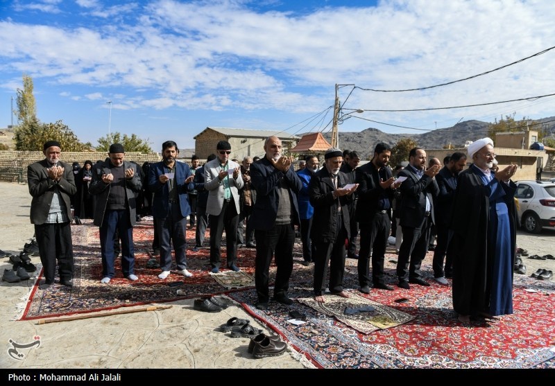 عکس/ اقامه نماز طلب باران در روستای فردو - قم