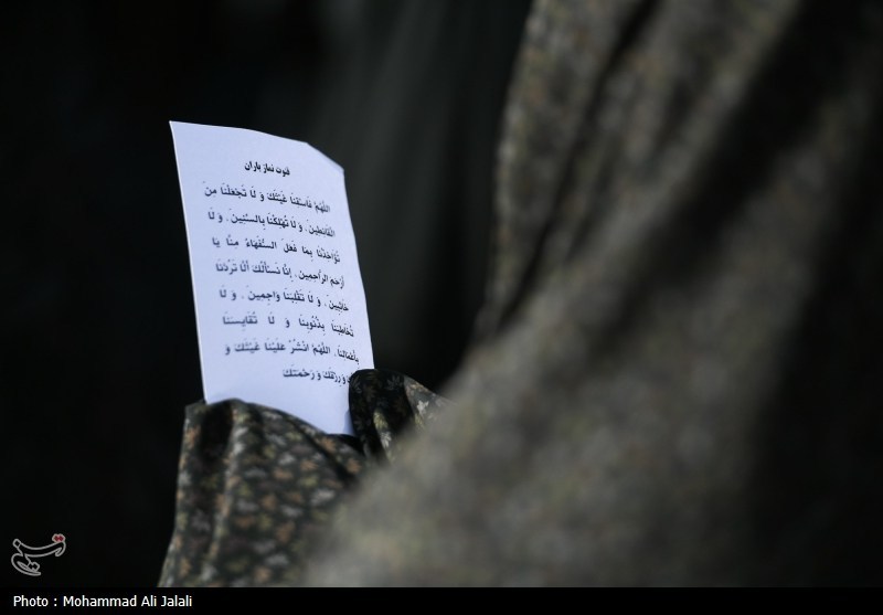 عکس/ اقامه نماز طلب باران در روستای فردو - قم