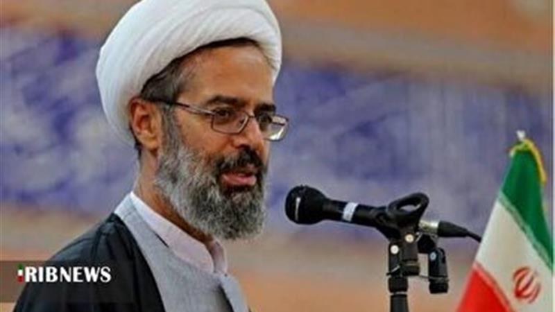 باید فرهنگ مطالعه در جامعه نهادینه شود