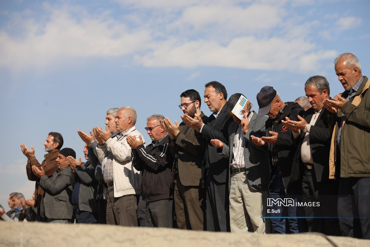 عکس/اقامه نماز طلب باران در اراک