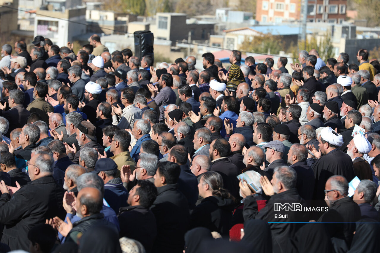 عکس/اقامه نماز طلب باران در اراک