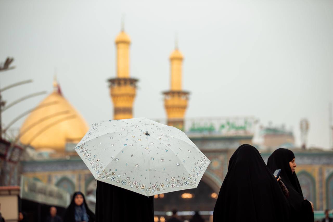 حال و هوای بارانی شهر کربلا و حرم مطهر سید‌الشهدا(ع)