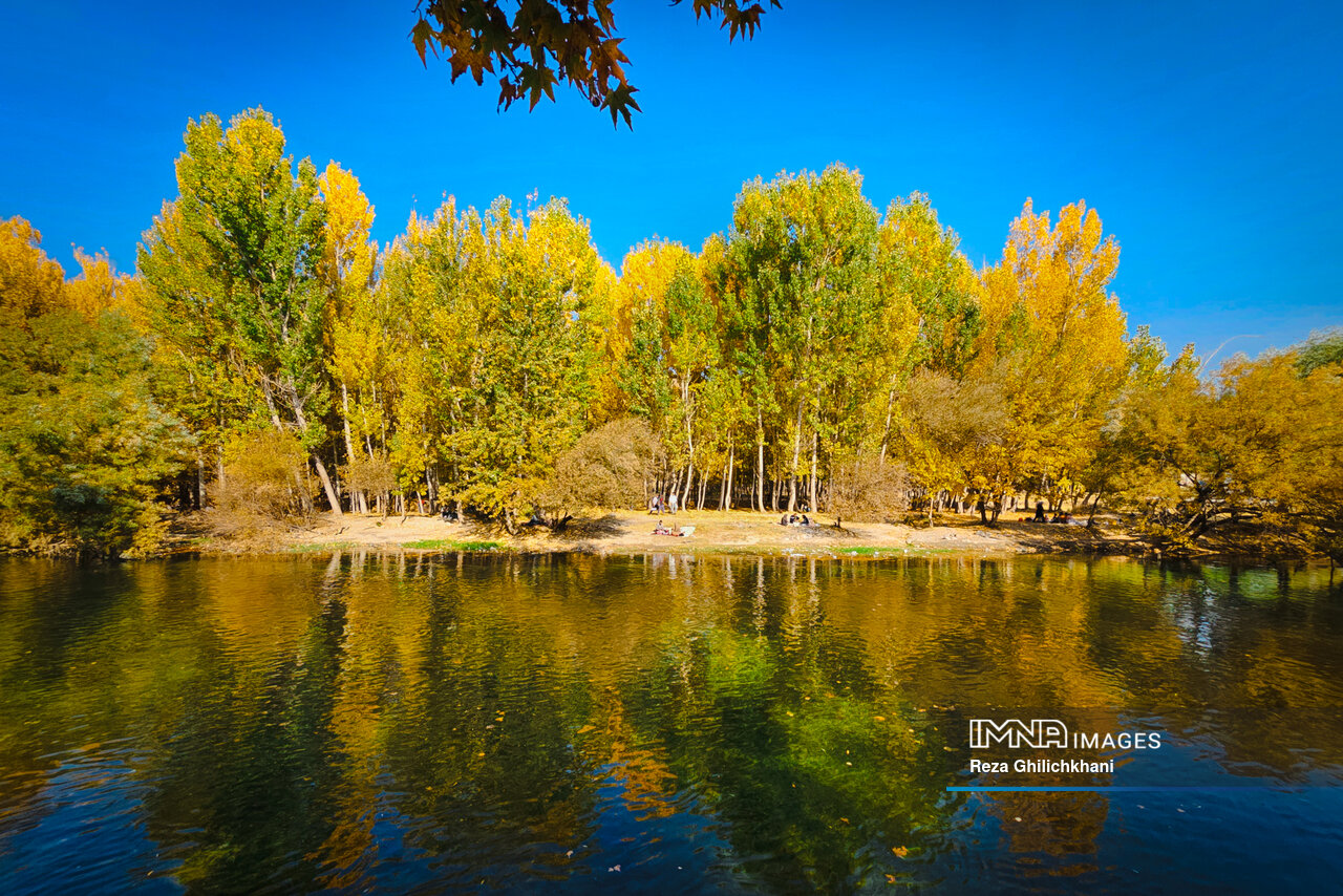 پاییز هزار رنگ باغبادران