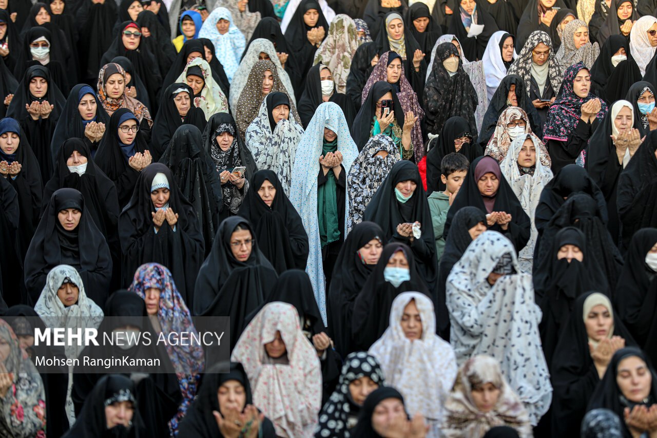 عکس/ اقامه نماز طلب باران در امام‌زاده صالح (ع) تهران