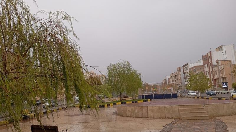 بارش نخستین باران پاییزی در ایلام همچنان ادامه دارد/ آبگرفتگی برخی معابر شهر