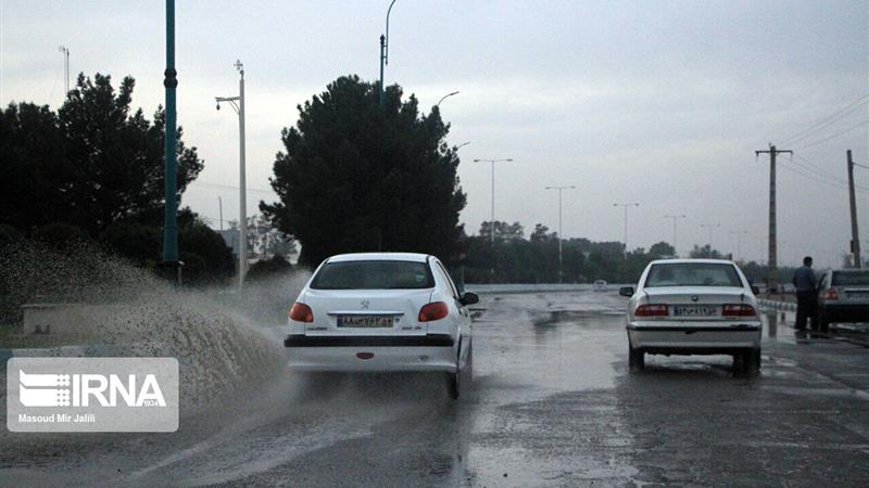 نخستین باران پاییزی مهمان ایلام شد؛ راهداری در آمادهباش کامل