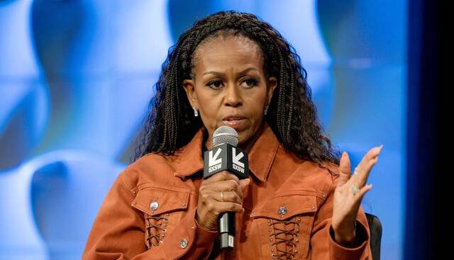 میشل اوباما: آمریکاییها هنوز نمیتوانند یک رئیسجمهور زن را بپذیرند