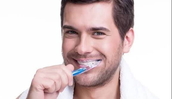 اشتباهاتی که با آن مسواک میزنیم!