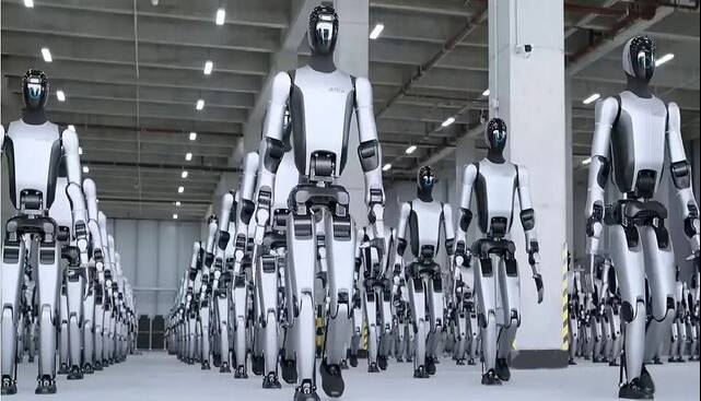 اولین تحویل انبوه رباتهای انساننما در جهان توسط چین آغاز شد