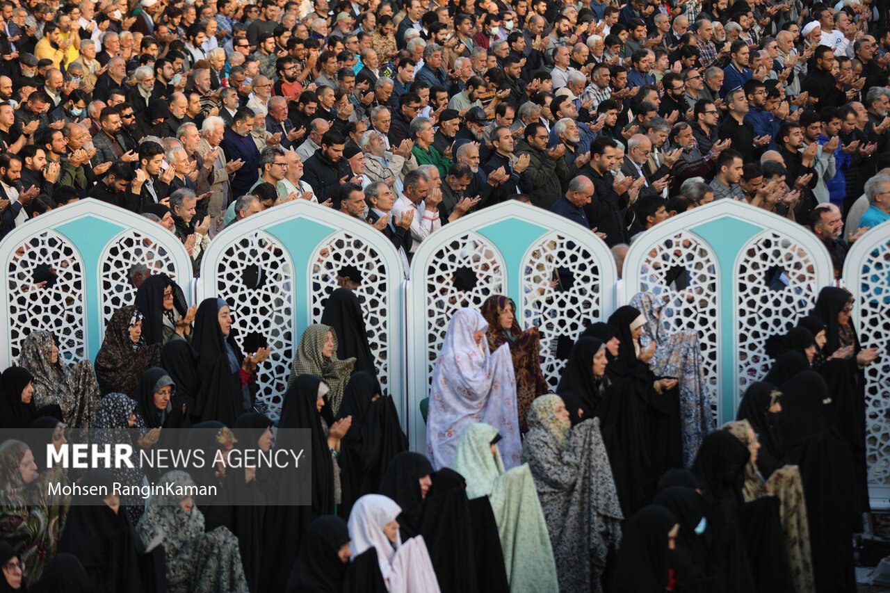 عکس/ اقامه نماز طلب باران در امام‌زاده صالح (ع) تهران