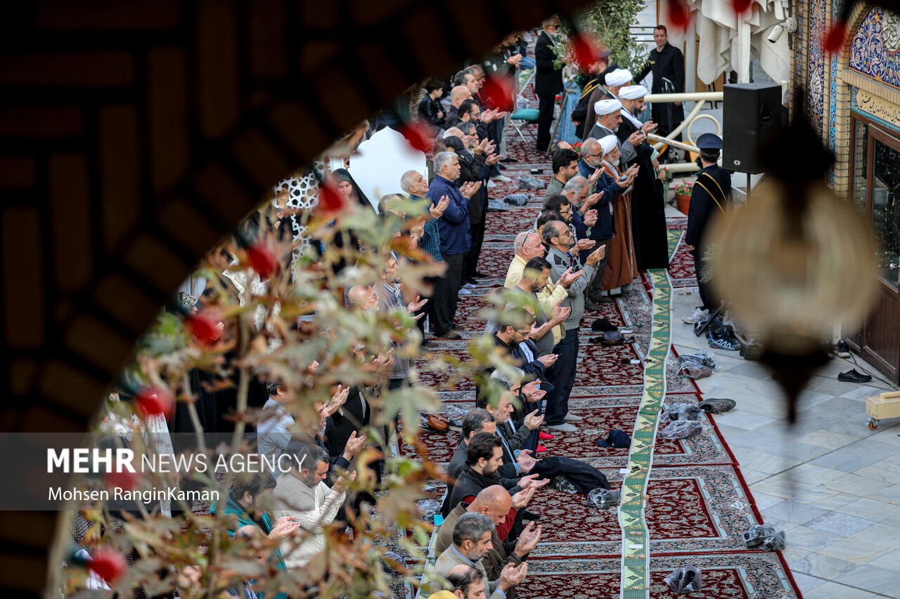 عکس/ اقامه نماز طلب باران در امام‌زاده صالح (ع) تهران