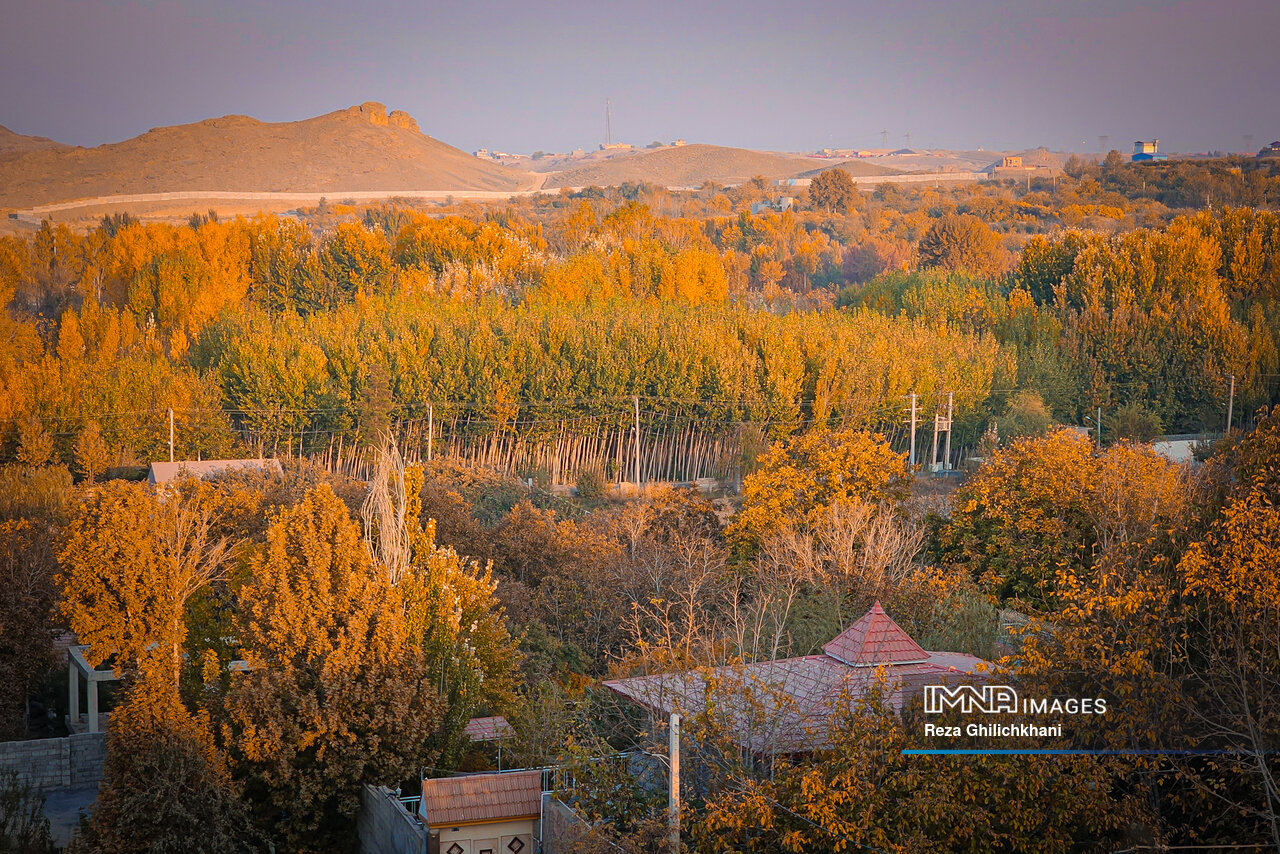 پاییز هزار رنگ باغبادران