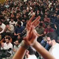 سیاست تنها زمانی زنده میشود که دوباره با جامعه زندگی کند