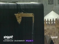طواف حجاج زیر بارش رحمت الهی در مکه مکرمه