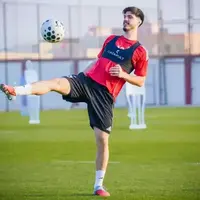 مورایس یکی از 2 جوان ایرانی را بازی داد