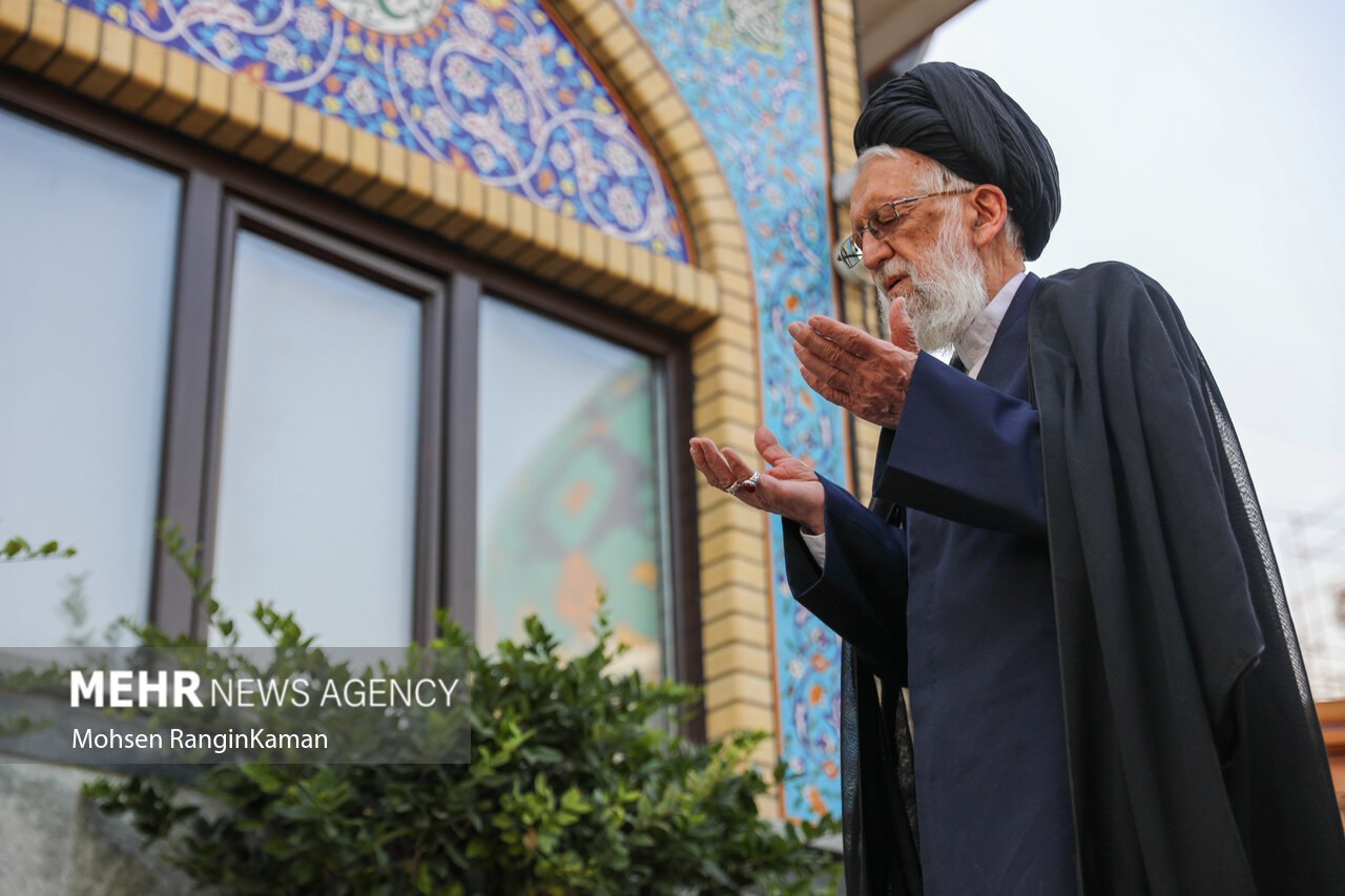 عکس/ اقامه نماز طلب باران در امام‌زاده صالح (ع) تهران