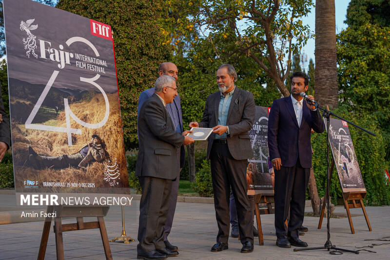 عکس/ رونمایی از پوستر جشنواره جهانی فیلم فجر