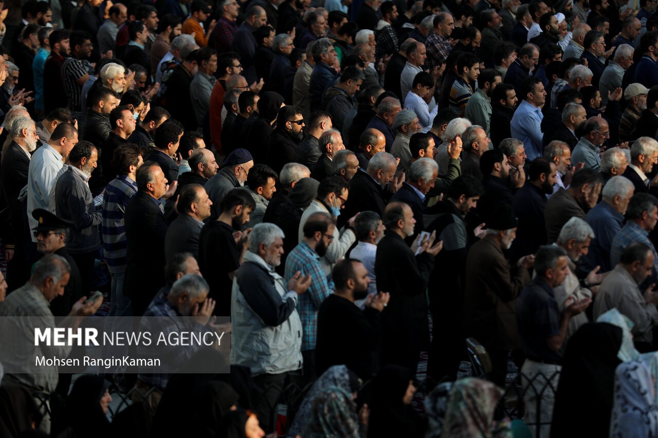 عکس/ اقامه نماز طلب باران در امام‌زاده صالح (ع) تهران