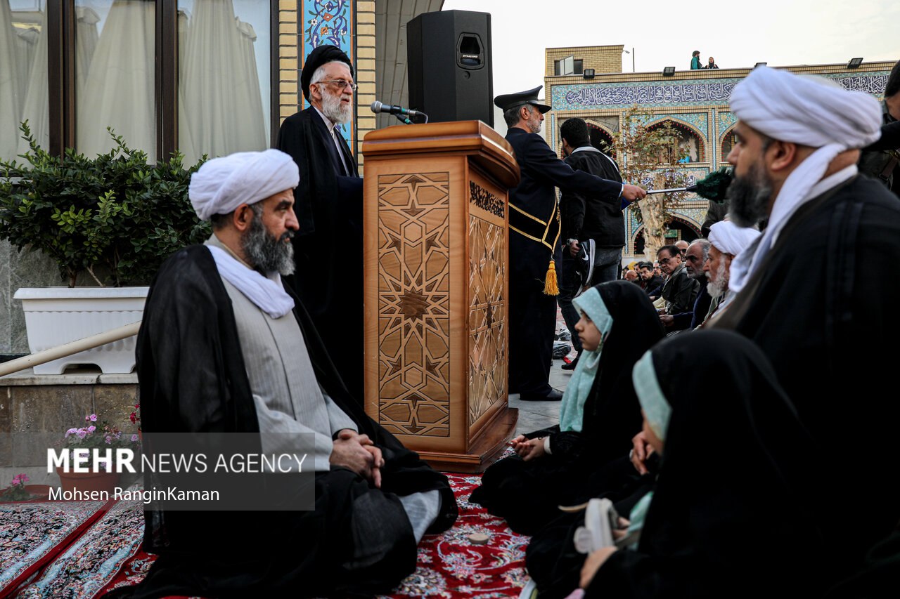 عکس/ اقامه نماز طلب باران در امام‌زاده صالح (ع) تهران